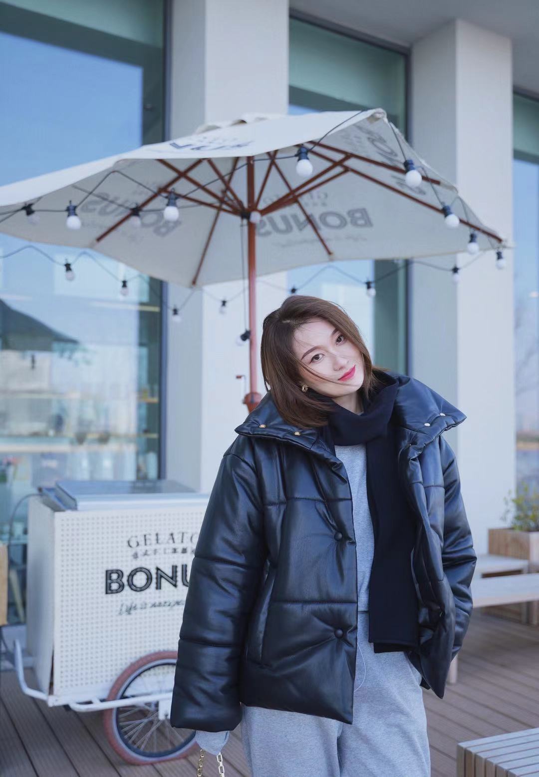 高级灰开始流行了,时尚博主纷纷来交作业,陈一丁造型保暖又时髦