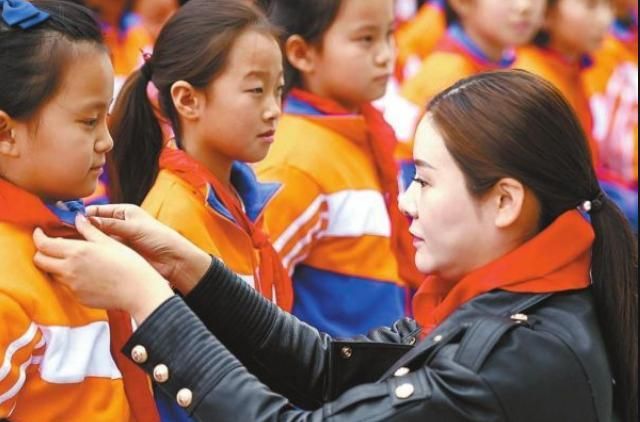 “穷学生”上学藏不住,不想孩子被差别对待,家长要从自身找原因休闲区蓝鸢梦想 - Www.slyday.coM