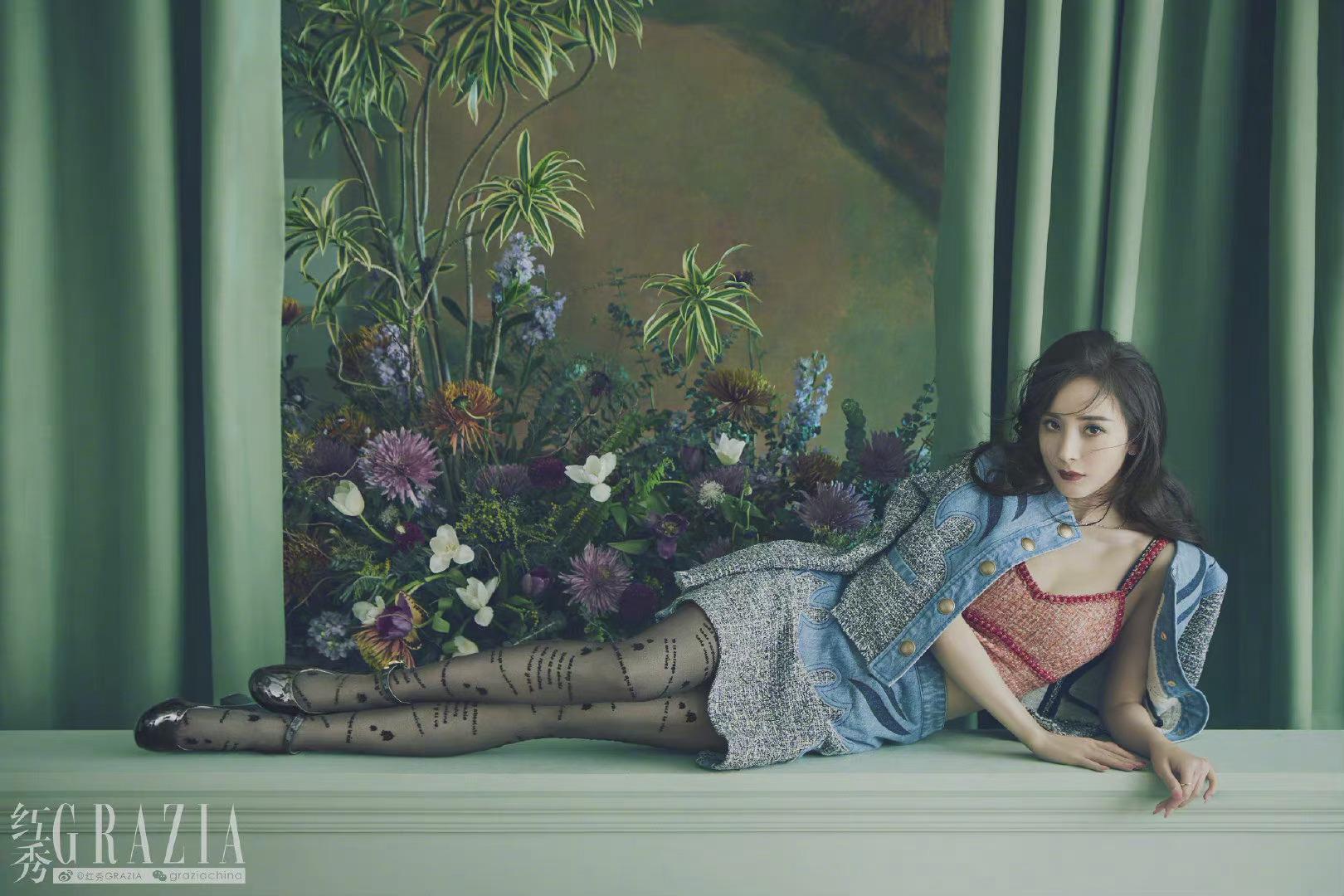 杨幂《红秀grazia》新刊封面,复古油画大片,美颜有范
