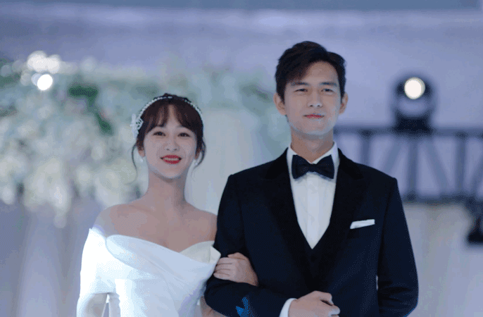 韩商言&佟年结婚的名场面来了!步入婚礼殿堂的画面温馨浪漫!