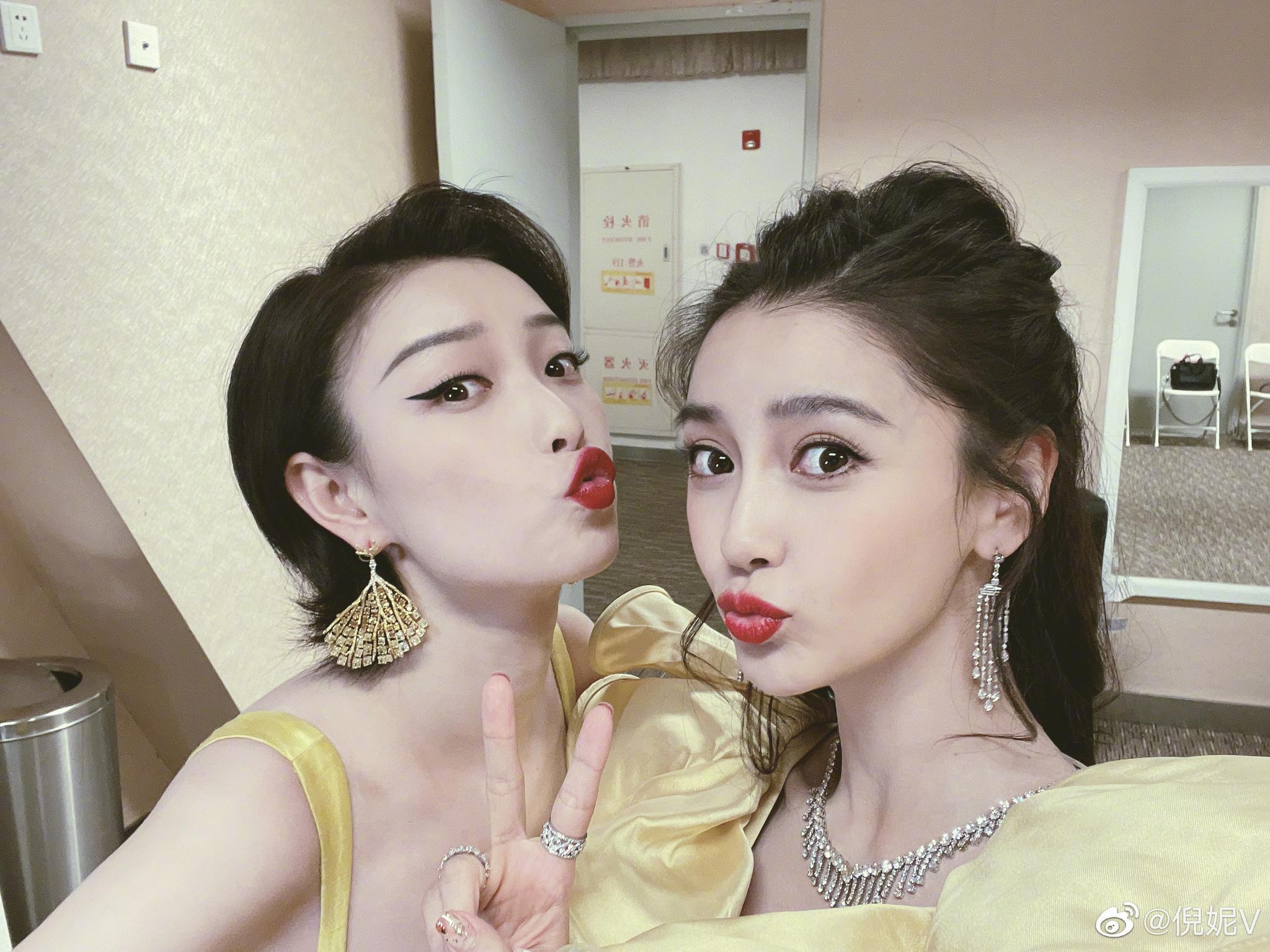 倪妮每年都会晒合照为angelababy庆生