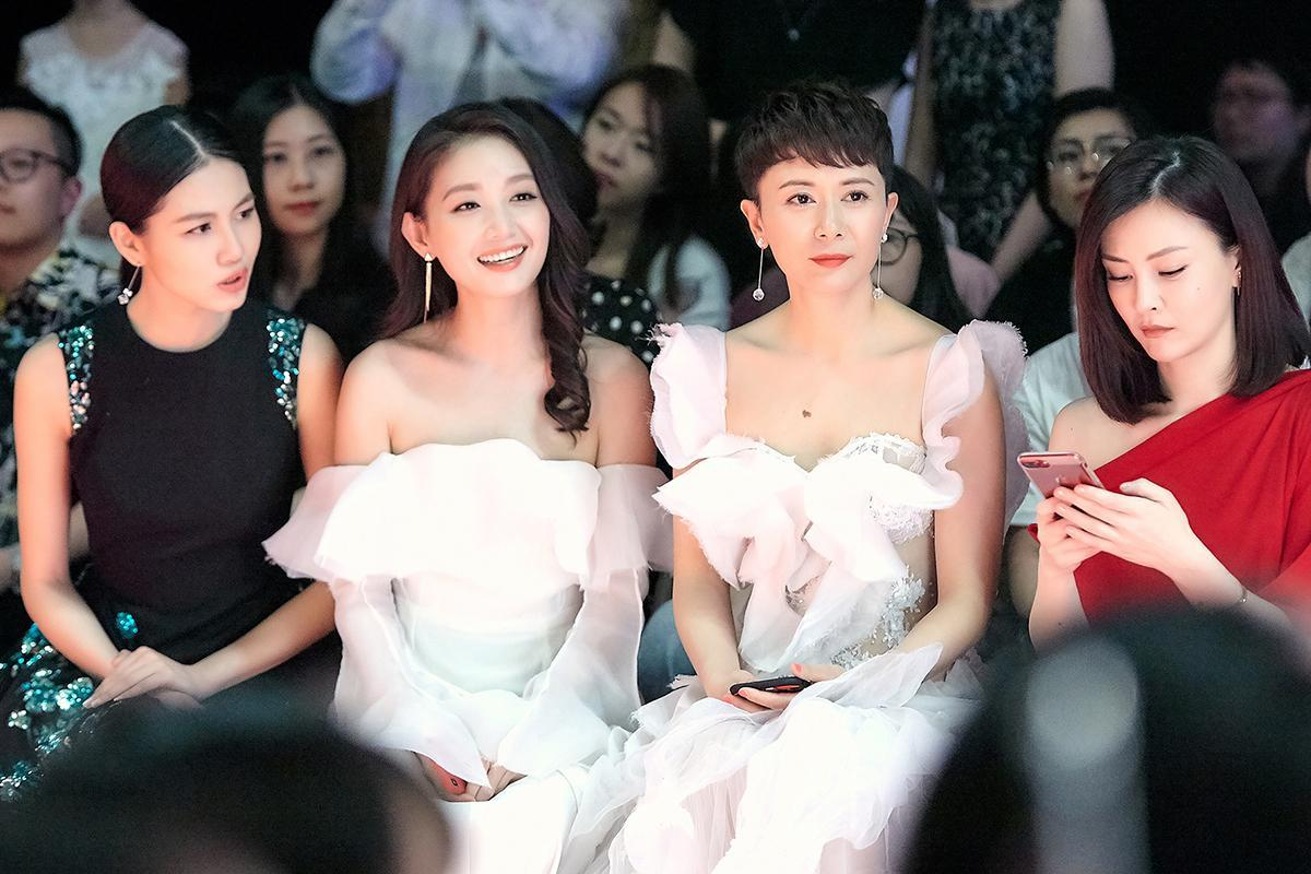 而在结婚后,张恒将自己的心思几乎都放在了家庭,这或许也是导致她事业