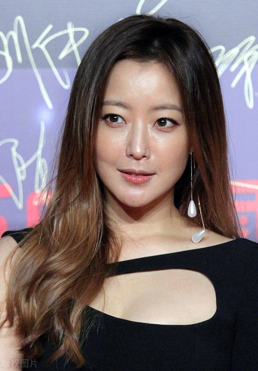 年过40的金喜善看着依然很漂亮了