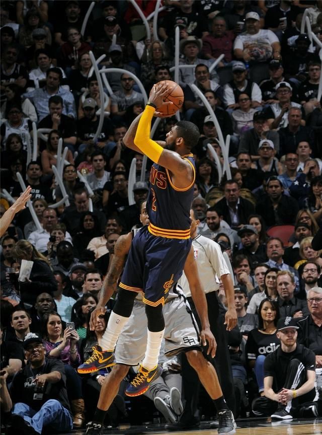 然而没有人比科比更懂后仰跳投,加上科比还有身高优势,所以直接送欧文