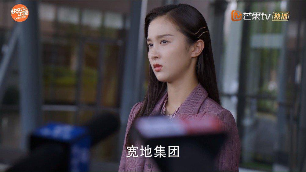 天真@吴施乐 刚一出公司门立刻被很多媒体围堵