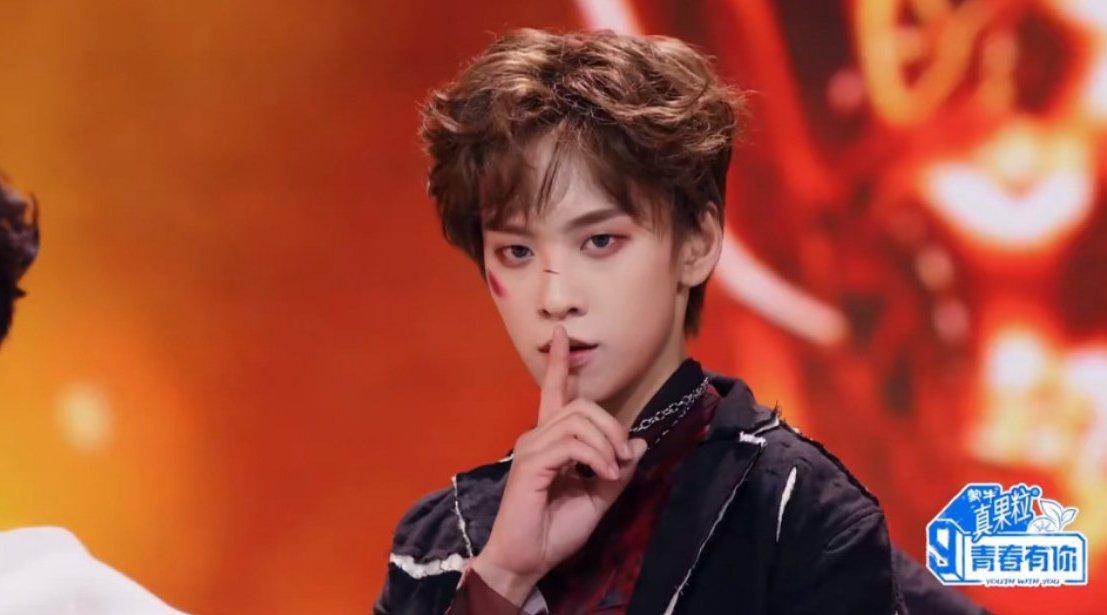 余景天战损妆演绎《英雄》,即使受伤也并没有影响舞台发挥