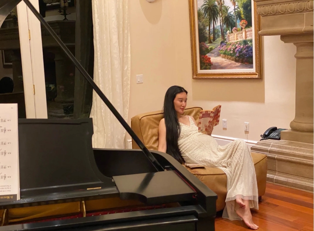 动态中,杜星霖晒出自己怀三胎时候的照片.