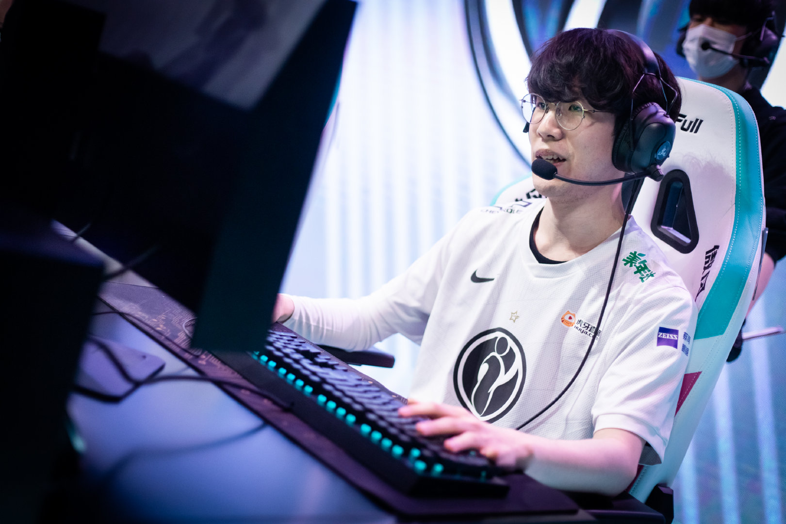 英雄惺惺相惜ig输给sn后多位职业选手为theshy洗白