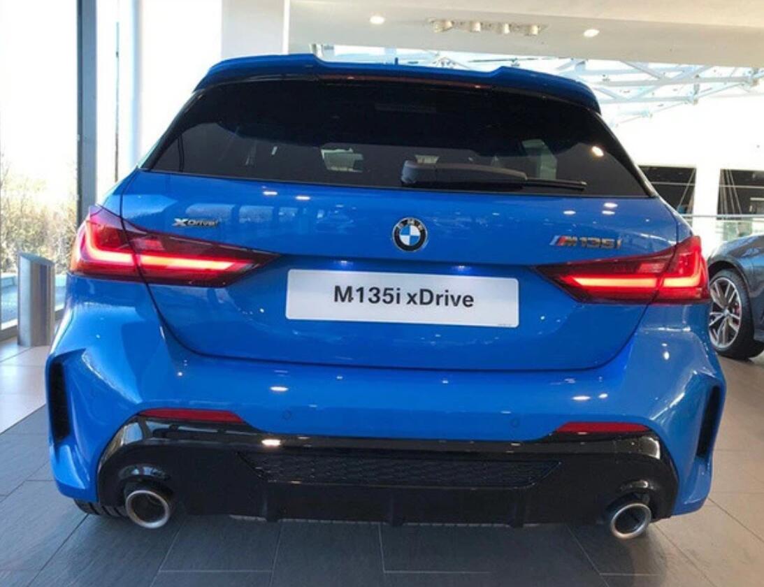 宝马m135i到店实拍六缸变四缸