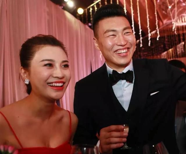 与田宇翔,而北控方面更是豪签5名八一队员,邹雨宸无疑是最大牌球星