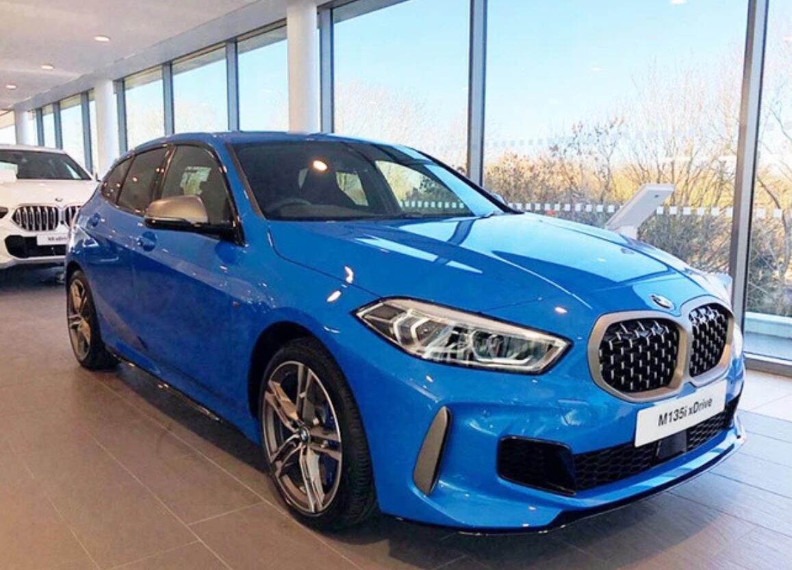 宝马m135i到店实拍六缸变四缸