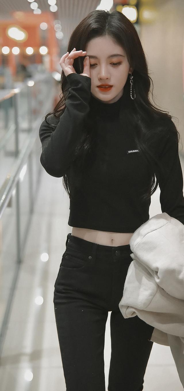 鞠婧祎红毯造型美翻蚂蚁腰火上热搜网友美到犯规