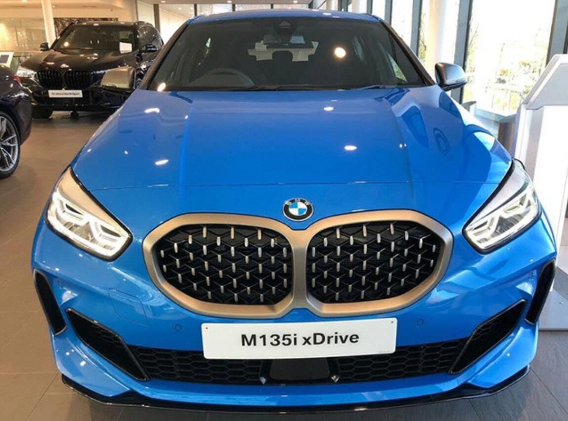 宝马m135i到店实拍六缸变四缸