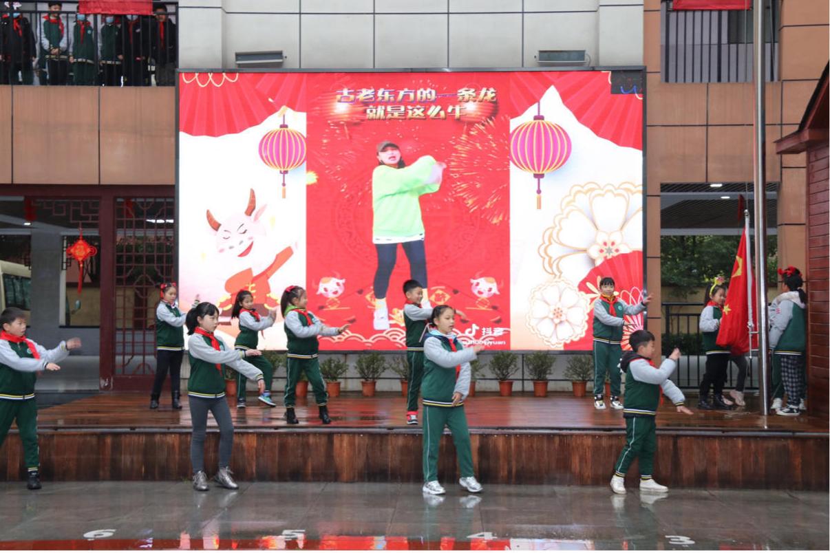 又到一年开学季武汉市街道口小学小牛娃们开学啦