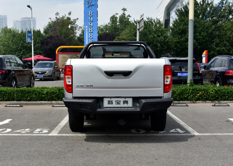 国内皮卡街的街车江铃宝典868万带25t动力真的强