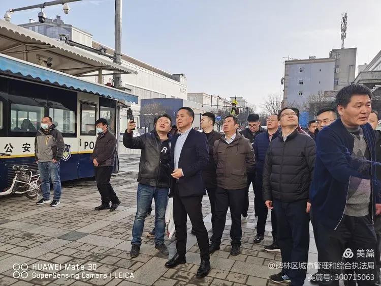 和综合执法局局长庞鸿飞,区政府办副主任贾顺青,区城开公司董事长黄鑫