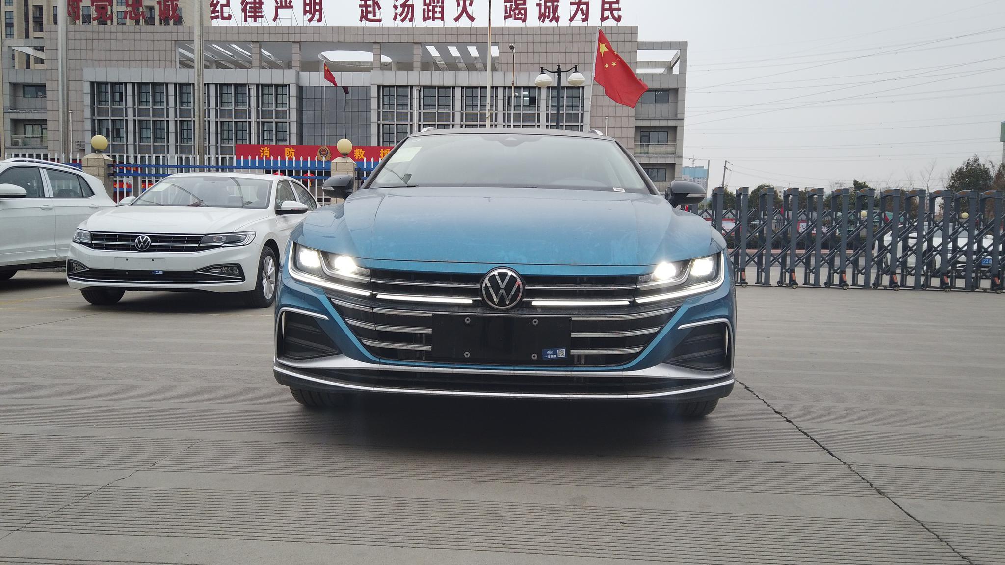 最美大众出新款!全新CC猎装版实拍,无框车门配超大尾厢-新浪汽车