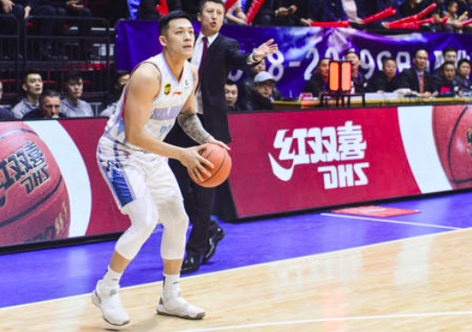 雅尼斯归来,一毒瘤后卫终被弃用!全场时间挂0,球迷期待其离队休闲区蓝鸢梦想 - Www.slyday.coM 雅尼斯归来,一毒瘤后卫终被弃用!全场时间挂0,球迷期待其离队休闲区蓝鸢梦想 - Www.slyday.coM