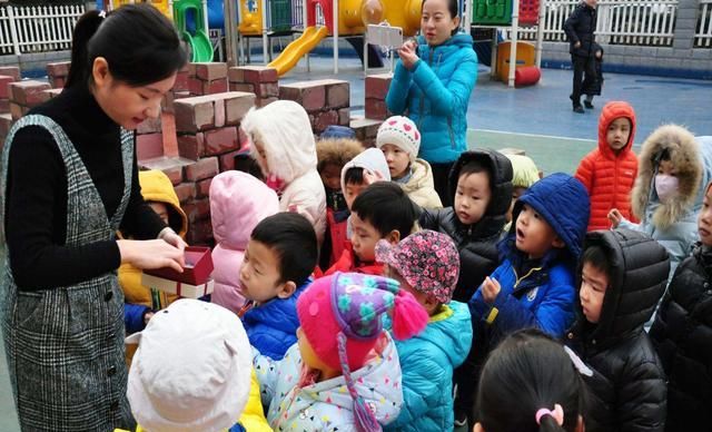 孩子幼儿园拉肚子,老师嫌弃扔掉脏内裤,学生家长却要求赔偿一万休闲区蓝鸢梦想 - Www.slyday.coM