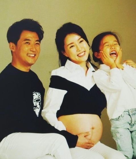 49岁安在旭二胎得子娶小8岁娇妻儿女双全曾与金喜善传绯闻