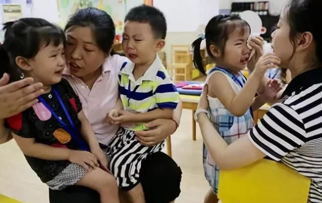 孩子幼儿园拉肚子,老师嫌弃扔掉脏内裤,学生家长却要求赔偿一万休闲区蓝鸢梦想 - Www.slyday.coM
