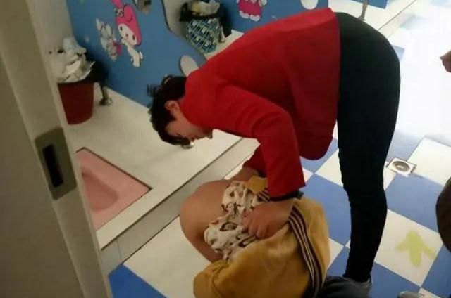 孩子幼儿园拉肚子,老师嫌弃扔掉脏内裤,学生家长却要求赔偿一万休闲区蓝鸢梦想 - Www.slyday.coM