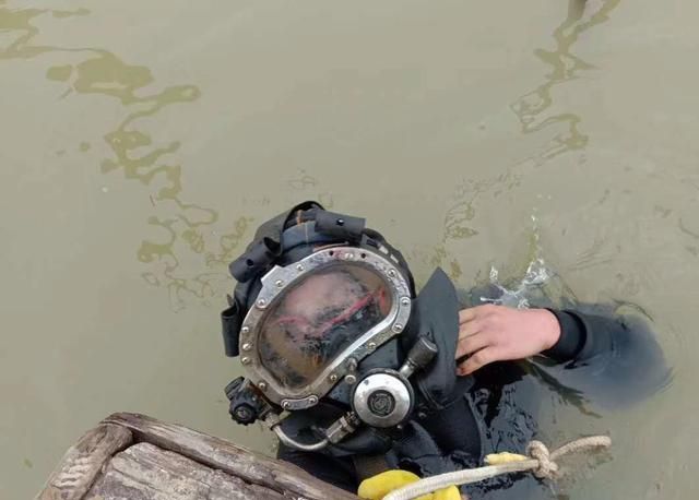 月薪几万的工作,你愿意做吗?休闲区蓝鸢梦想 - Www.slyday.coM