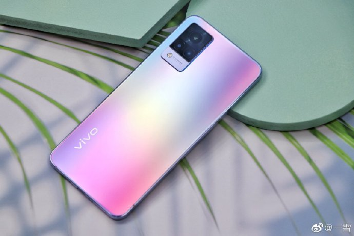 vivo s9上手图赏:这可能是目前最轻薄的5g手机之一