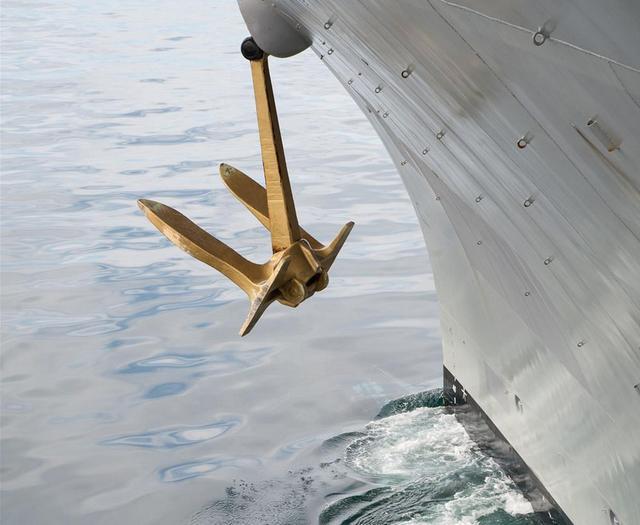 航母的船锚有多重其重量超过100吨使用时是该如何收放呢