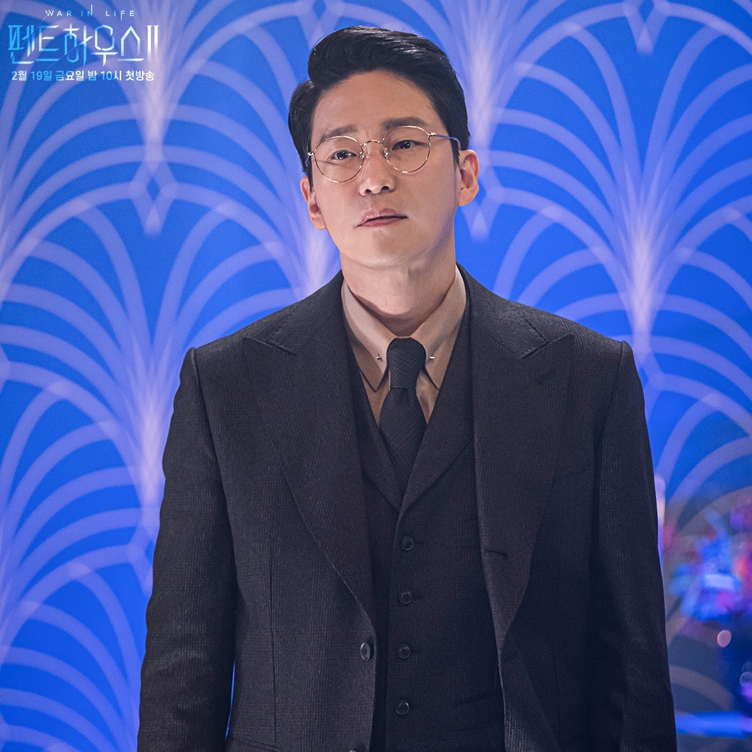 简单回顾下《顶楼》的背景.