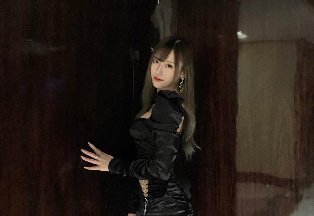 一姐爆火道具,腐团儿一张纸巾,南波儿一件泳衣,呆萌