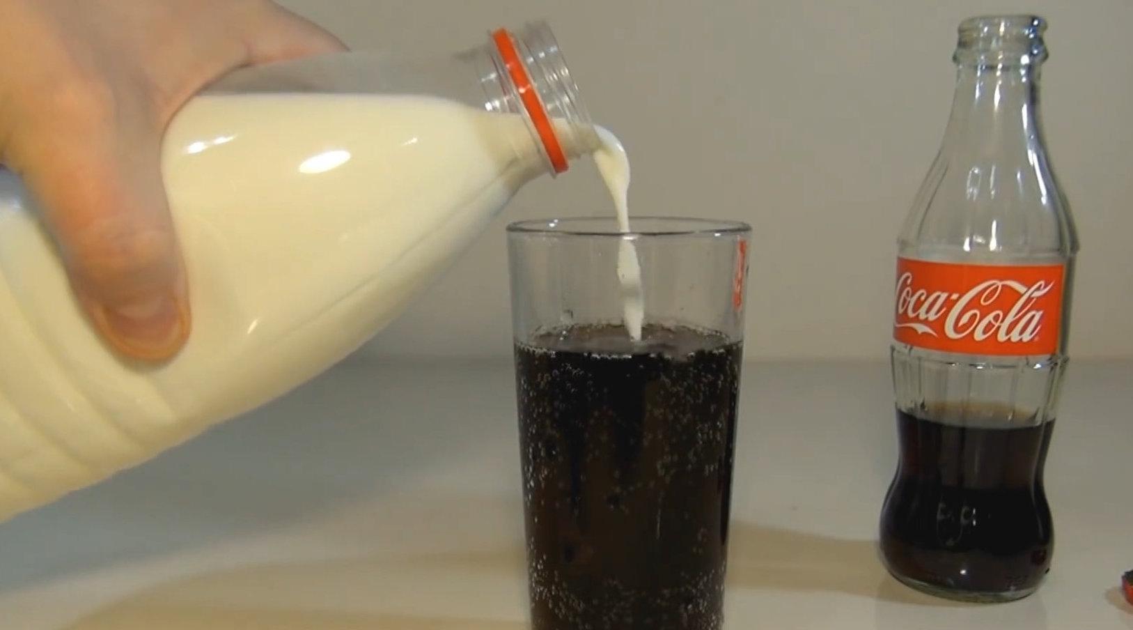 将牛奶倒入可乐中会发生什么?有趣的科学现象发生了,这是何原理