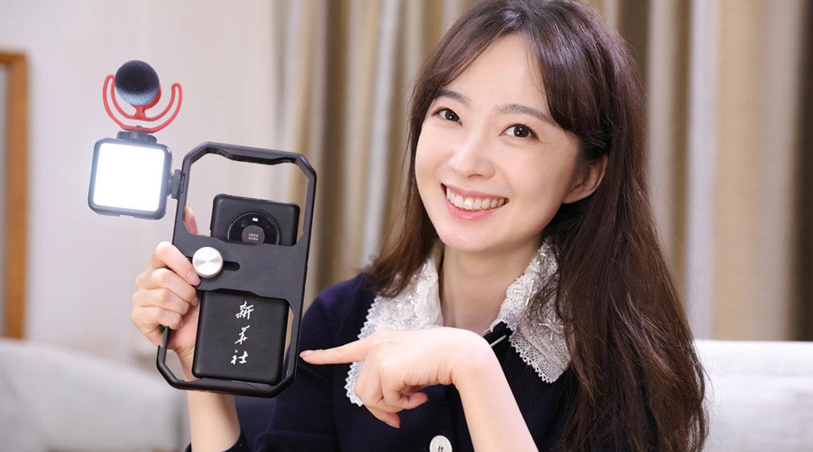 新华社张扬两会vlog:记者们都带什么上两会