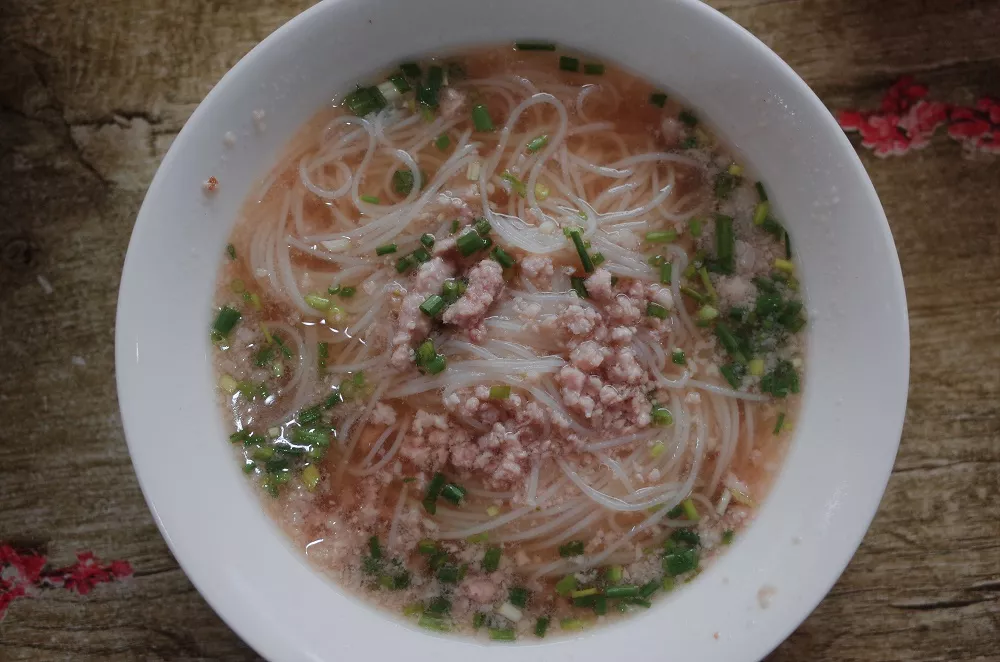 宁远米粉按地域分,有代表的是北路的禾亭水粉,南路水市水粉;按主要