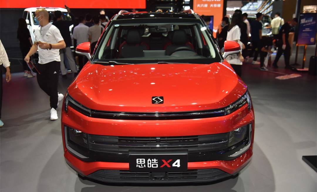 思皓x4上市售8.98万起 提供双10.25英寸大屏