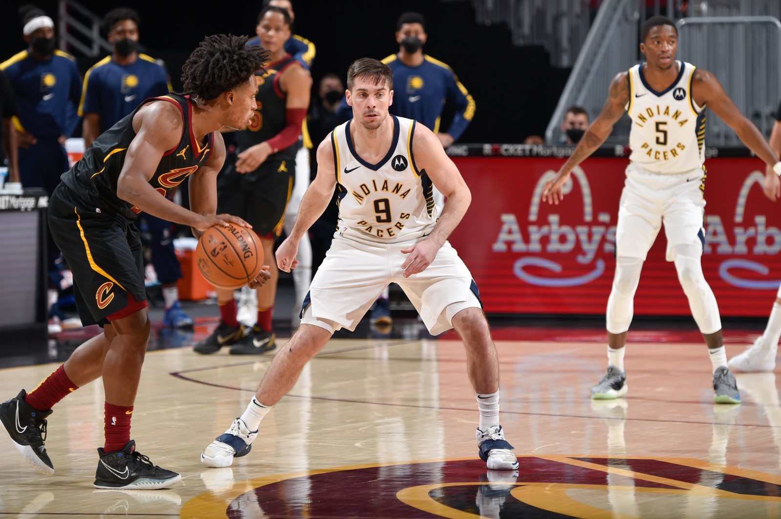 步行者取胜奇兵!麦康奈尔臂短手小铸辉煌,自律赢得威名