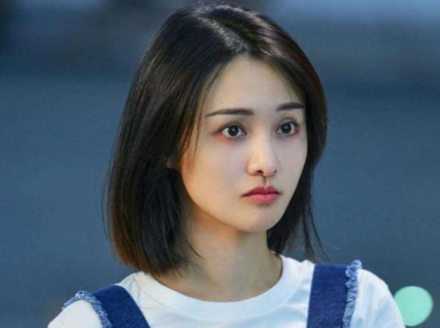 郑爽韩国复出无望,转身亮相挚爱的却没镜头,导演恨不得ai换脸