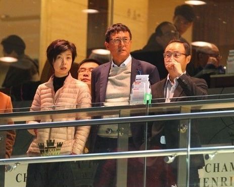 张怡宁罕见与丈夫同框面无表情全程无交流59岁徐威发福明显