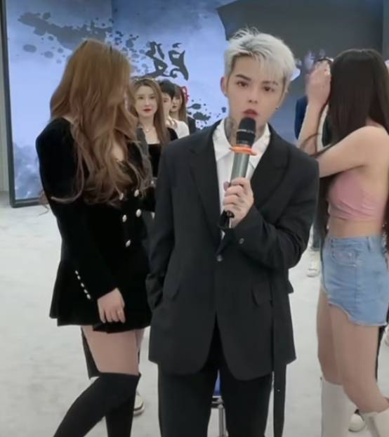 殷世航新视频显露小心机自曝1米8的他真实身高只有155cm