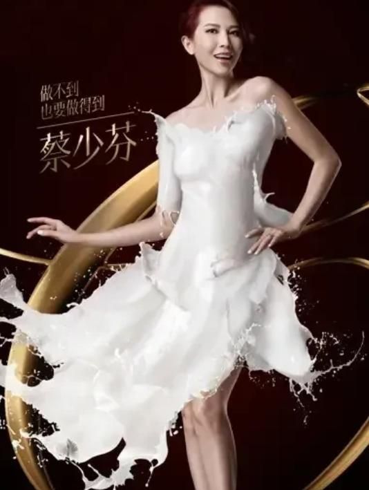 《偶像来了》节目组,发布了一组牛奶装宣传照