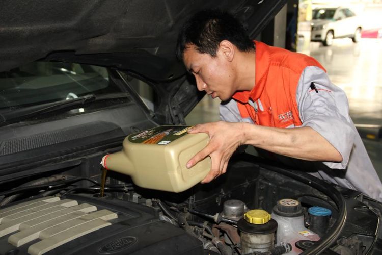 不仅如此,现在也有很多黑心的4s店,当车主去给汽车保养换机油的时候