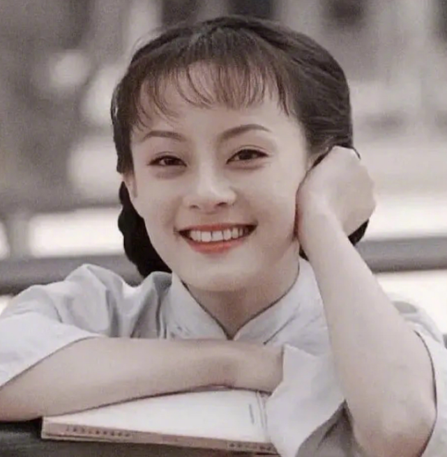 孙俪到底经历了啥？年轻时温柔如水，如今男相明显大变样