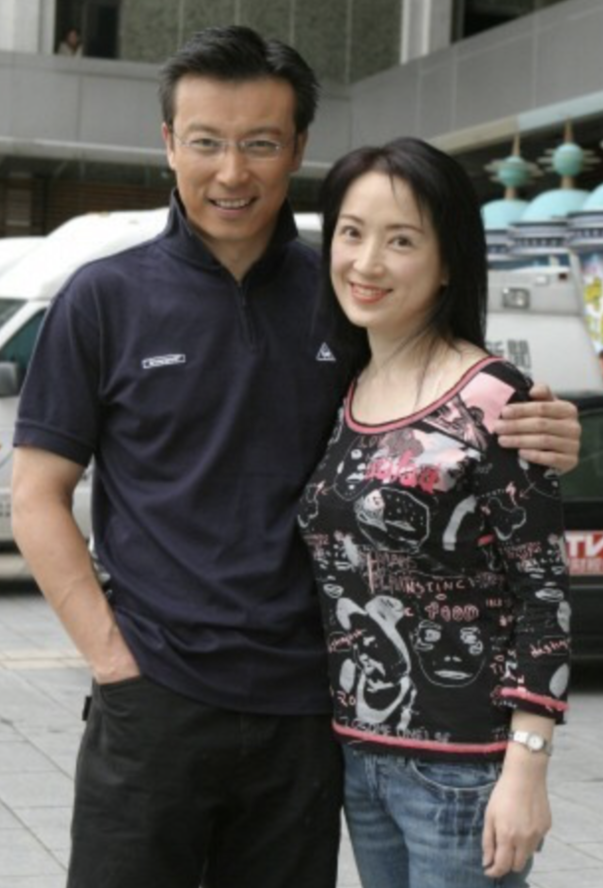 龚慈恩为女儿庆生晒全家福18岁儿子罕见露脸高大帅气像韩星