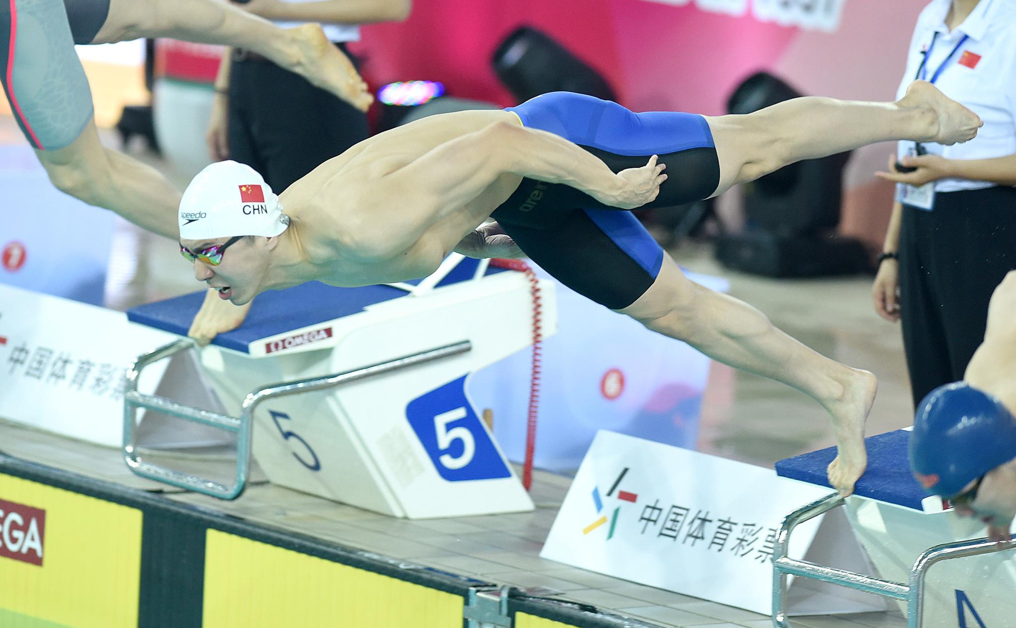 游泳——全国游泳争霸赛:闫子贝获得男子100米蛙泳冠军