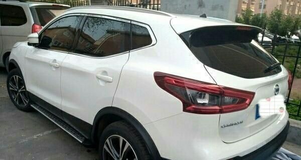 0升的自然吸气引擎,最初是比较肉,但是发动机启动后动力