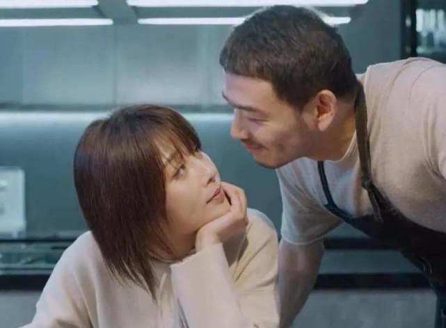 戏外殷桃比杨烁大3岁.