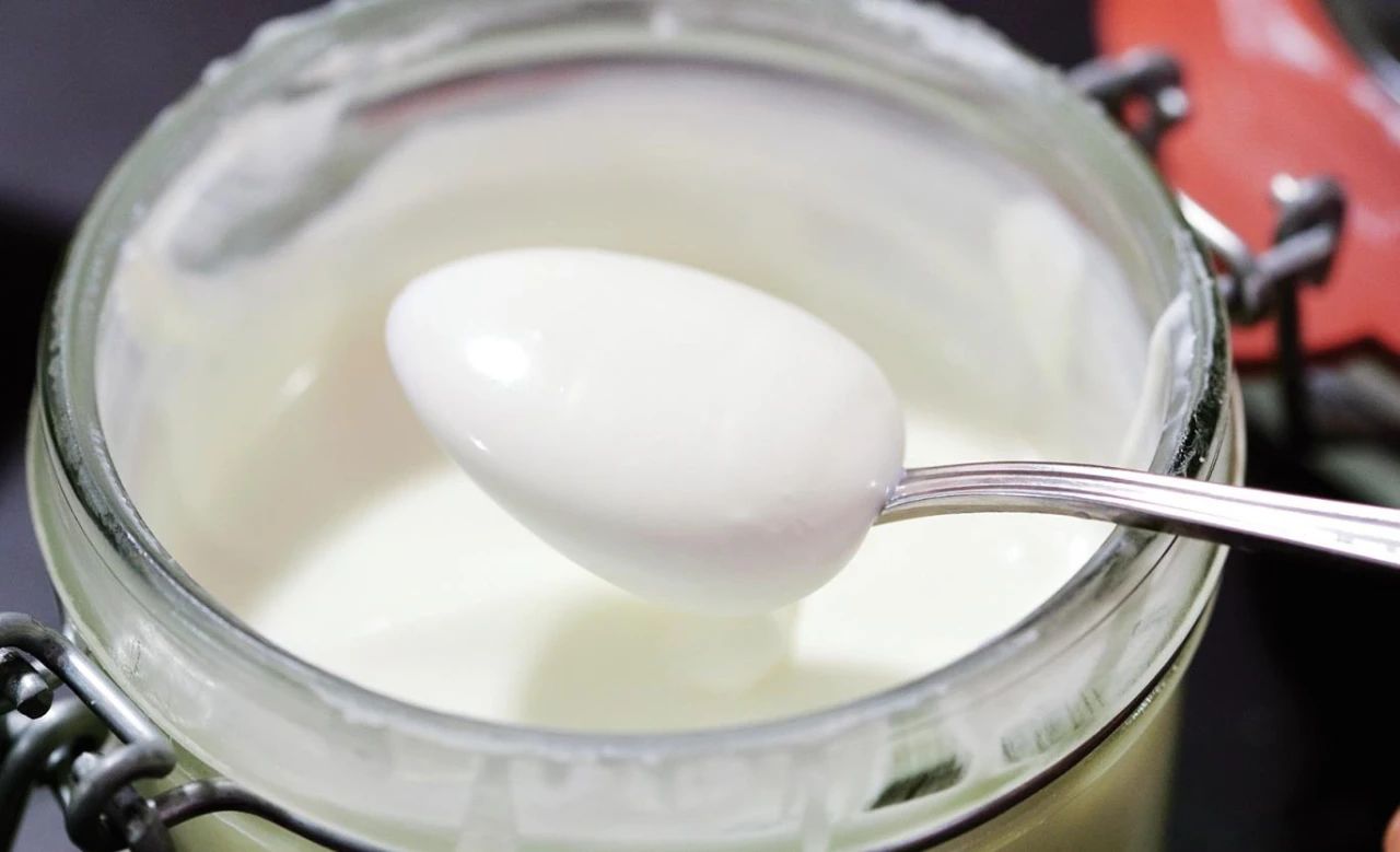 法式酸奶油的前生今世,制作起来其实很简单,做西餐能用得上