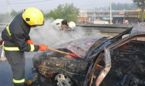 北京南五环出现惊险一幕,私家车起火后爆炸,烈焰窜至3米高休闲区蓝鸢梦想 - Www.slyday.coM