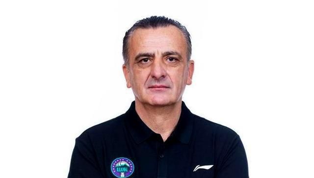 山东男篮输球可以理解,助理教练罗萨甩锅主教练似乎有些不妥