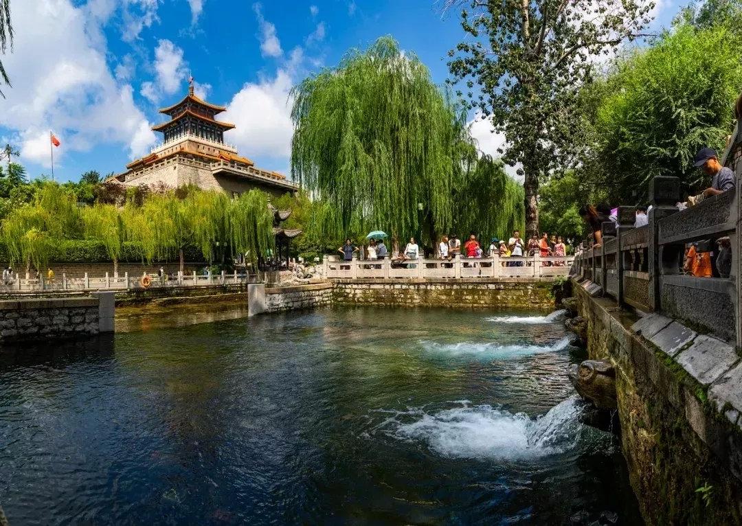 除此之外我相信绣惠古城完工后,一定能够带动当地的经济发展,给当地人